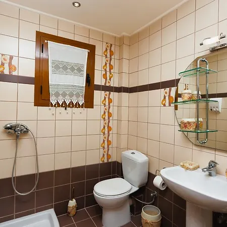 Apartament Akros And *